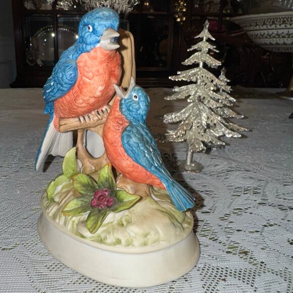 VTG Gorham of Japan 1978 Porcelain Blue & Red Bird Baby Bird Figurine  Music Box - Picture 6 of 10